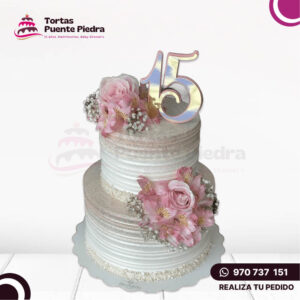 Torta 15 Años 2 pisos Chantilly