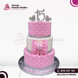 Torta 15 Años 3 pisos Masa Elástica